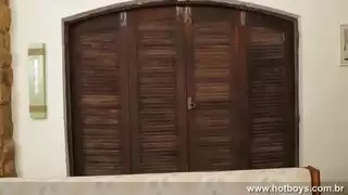 أنين عالٍ من مهرجان جنس جماعي مكثف بين عدة شباب