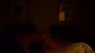 مدلكة غشاشة تركب قضيب عميلها الصلب