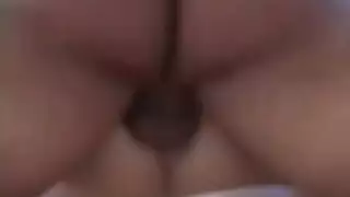 فم الفتاة الأنيقة المثيرة هو هدية لكل رجل تلتقيه