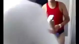 تلعب في كسها لحد ماتجيبها