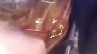 زوجة خائنة تصور مقطع إباحي عندما يغادر زوجها المدينة