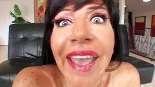 العاهرة المسلمة نوسرات والمراهقة البنغالية في جلسة تصويت حارّة على أنبوب إباحي