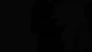 مصريه مع جاره على السرير لابسه اصفر