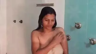 مؤخرة جولي الكبيرة تأخذ نقداً مقابل بورن شرجي قاس
