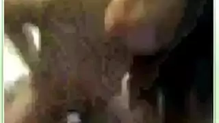 عاهرتان ساخنتان تمارسان الجنس في جلسة علاقة ثلاثية جامحة