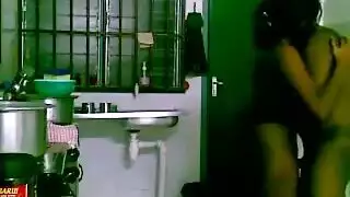 مركز الإباحية المجاني: جنس جماعي صريح وعنيف