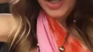 لعبة حلمات الهواة تتحول إلى جنس شرجي مزدوج قاسي مع رجل نافذ
