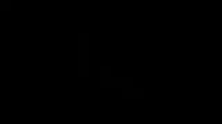 تسيطر عليه باقدامها