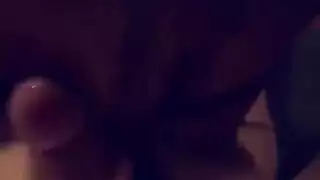 يمارس معها الجنس بقوة