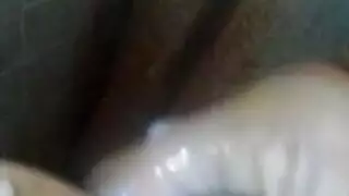 مدلكة كيكي القرنية تساعدها في تصوير محتوى إباحي هاوي