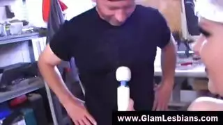 الجميلات ذوات الثدي الكبير تتوسلن لقضيب صلب سميك ليمارسن الجنس بعمق