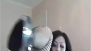 آسيوية مقيدة تُضاجع بقوة مع إثارة التلصص