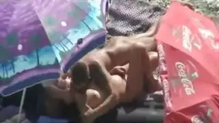 نشر تلك المؤخرة الكبيرة مفتوحة على مصراعيها للكاميرا