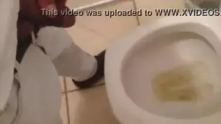مذيعة ساخنة تتعرض للجماع العنيف على المكتب
