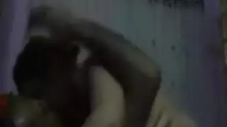 سكس مصرى بتكلم حبيبها على المبيال و بتلعب فى جسمها من تحت ولبس قميص نوم اخضر