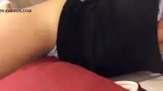 بنت تأتي من الدرس