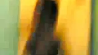 الام تاخد ري ولدها فى بزازها