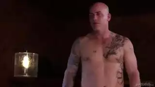 يدخل على بنته الطالبة الثانوية يجدها تمارس سكس شات مع صاحبها و ينيكها نيك محارم