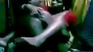 يمارس الجنس مع صديقة صديق بينما زوجته ليست في المنزل