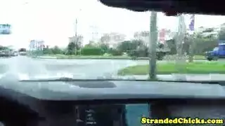 زوجة تتنقل في الظلام