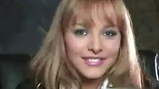 يتناوب كل من جانا سويت وتوري بيلامي في مص قضيب صديقهما الثابت