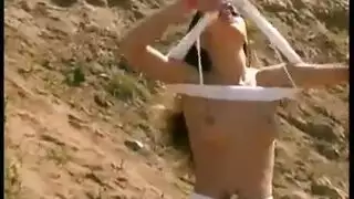 مثليات جميلات يمارسن الحب في الحمام فقط ليبللن قليلاً من الشمس