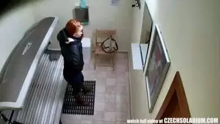 كبير أحمر الشعر في سن المراهقة يحصل من قبل فرنك بلجيكي لها