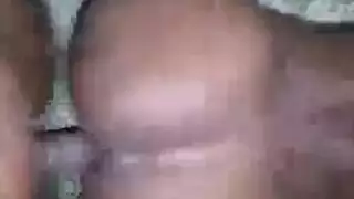 مدرب مثلي الجنس يرشد الرقيق إلى مص زب عملاق للعملاء