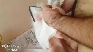 حمى الكوسبلاي: دمية ثعلب الثلج تصبح خشنة وعميقة بواسطة الديك!