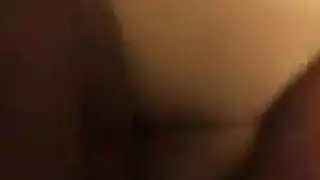 الرجل الأسود يمارس الجنس مع امرأة عاهرة بينما تعمل صديقته في مكتب آخر