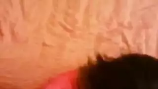 امرأة سمراء فاتنة يعطي الرأس ويحصل على الوجه