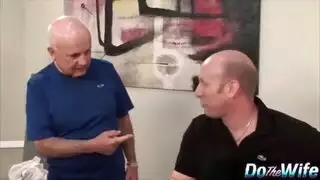 الزوج يعطيني ، ويمص ويضربني بلسانه