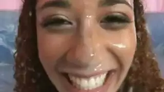 التحرش الام في البن على السرير سكس