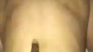الرجل الأسود يأمل أن يمارس جاره الساخن حماره الضيق مثل عاهرة حقيقية