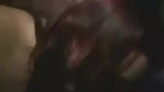 فاتنة البولندية مع الثدي المترهل يظهر جسدها أمام الكاميرا