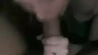 فاتنة يعطي رأسها في حين أن لها الحمار غازل لها العضو التناسلي النسوي ضيق