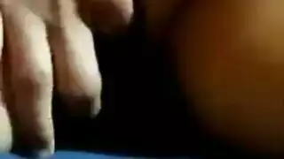 فاتنة الساخنة في اللباس الأصفر، كلو الكرز هو الحصول على المشاغب مرة واحدة في حين، في غرفة نومها