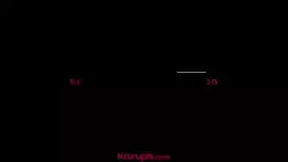 امرأة سمراء تتأهل جبهة مورو وفتاة ممتلئة يقضيان وقتًا ممتعًا معًا ، في سريرهما