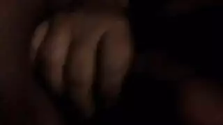 فاتنة الشوكولاته هي سخيف رجل تحب كثيرا، بينما لا أحد آخر في المنزل